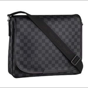 Louis Vuitton Damier Graphite Canvas Daniel MM Messenger Bag